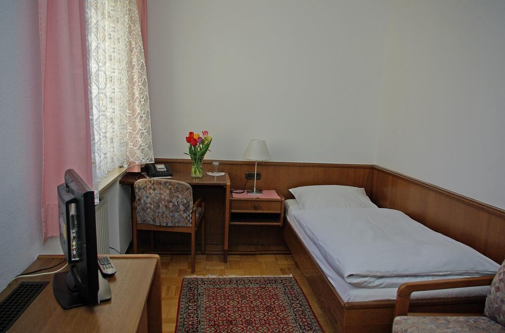 Hotel Alte Bruecke บาดฮอมบูร์ก ฟอร์ แดร์เฮอเฮอ ห้อง รูปภาพ