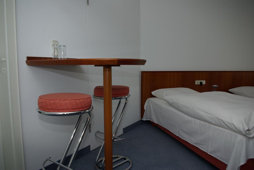 Hotel Alte Bruecke บาดฮอมบูร์ก ฟอร์ แดร์เฮอเฮอ ห้อง รูปภาพ