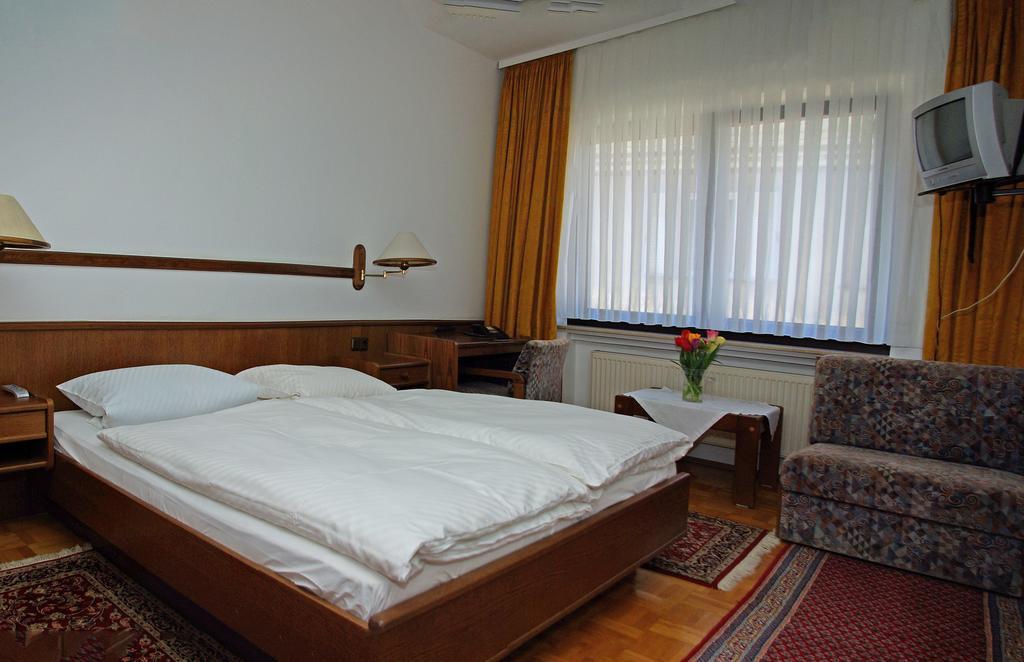 Hotel Alte Bruecke บาดฮอมบูร์ก ฟอร์ แดร์เฮอเฮอ ห้อง รูปภาพ